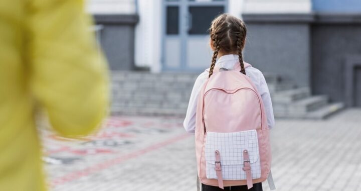 wzruszaj--ce-po--egnanie-absolwent--w-zespo--u-szk-auto-3489